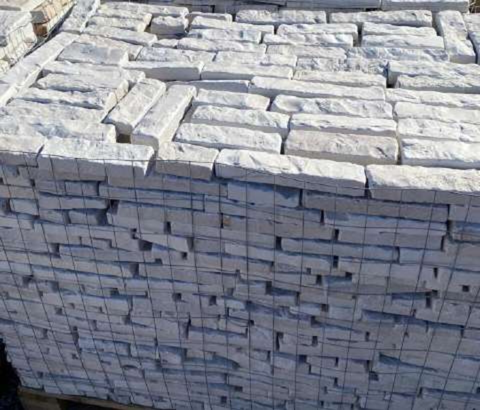 Listello Tranciato Anticato Scalpellato Filo Sega spessore cm 2/3 altezza 6 Gjini Argjendi - Endi Pietra di Trani ART.070