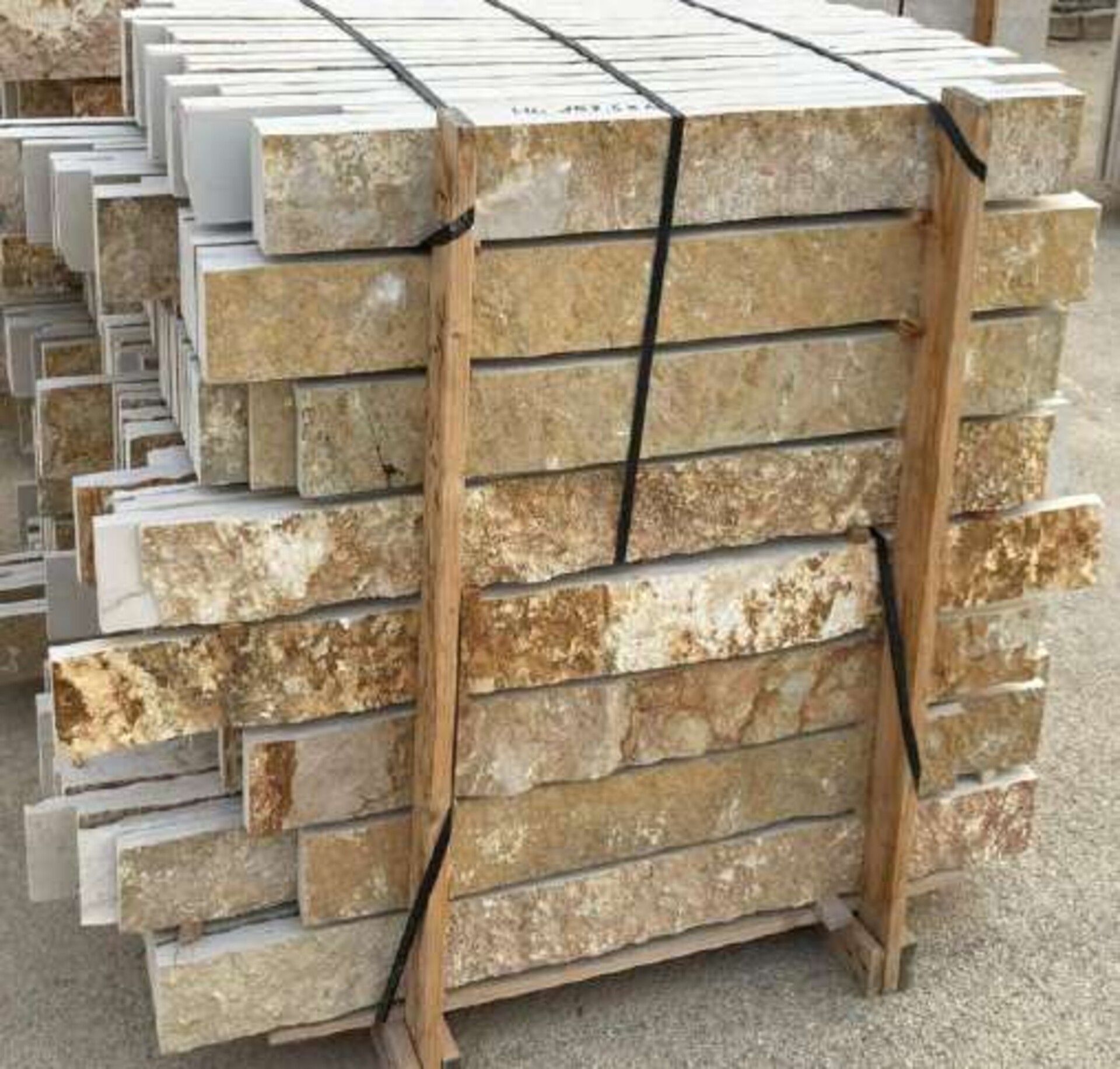 Scorza Rifilata spessore cm 2/5 altezza 10 Gjini Argjendi - Endi Pietra di Trani ART.081