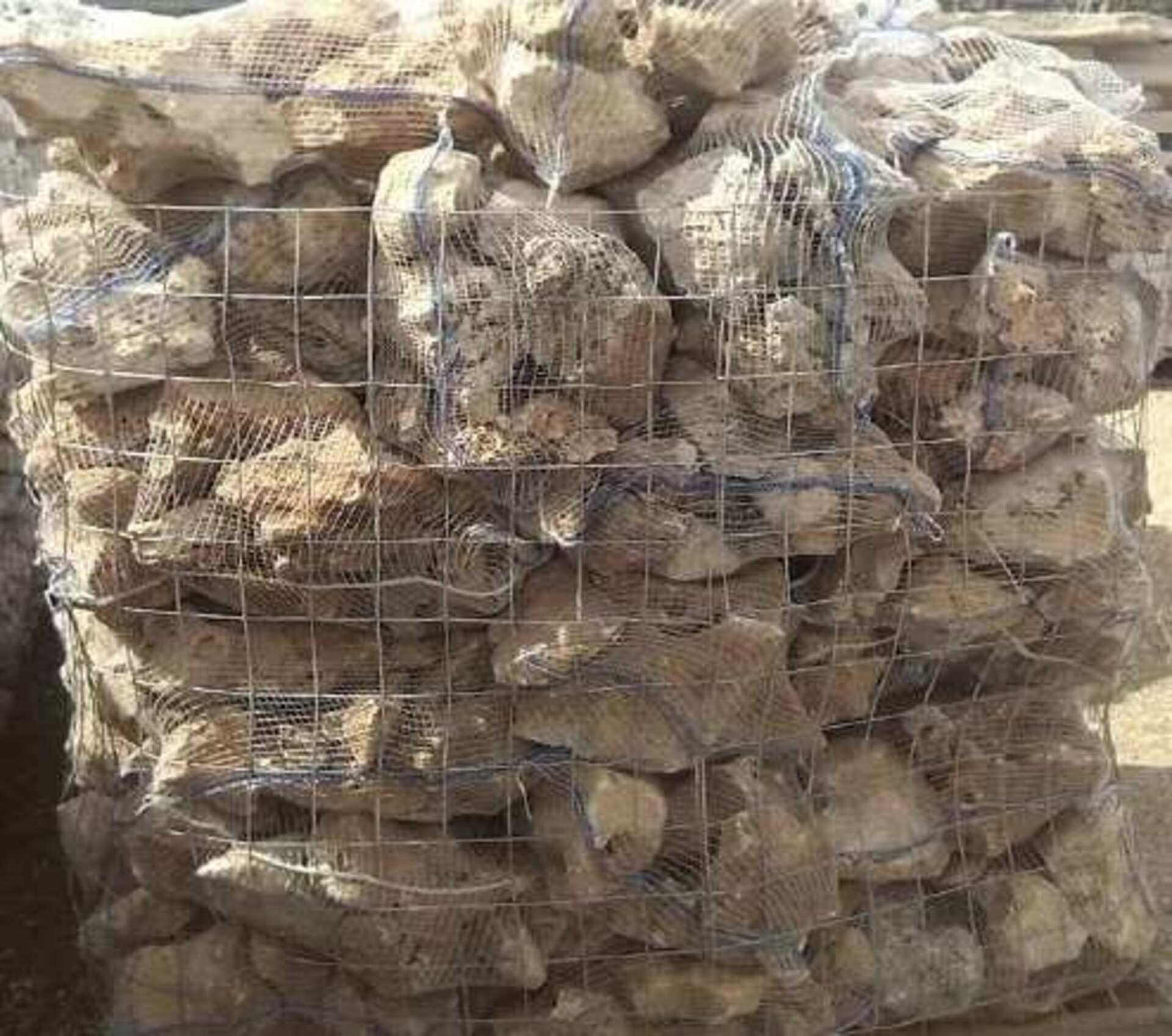 Roccia in Sacchi Gjini Argjendi - Endi Pietra di Trani ART.095