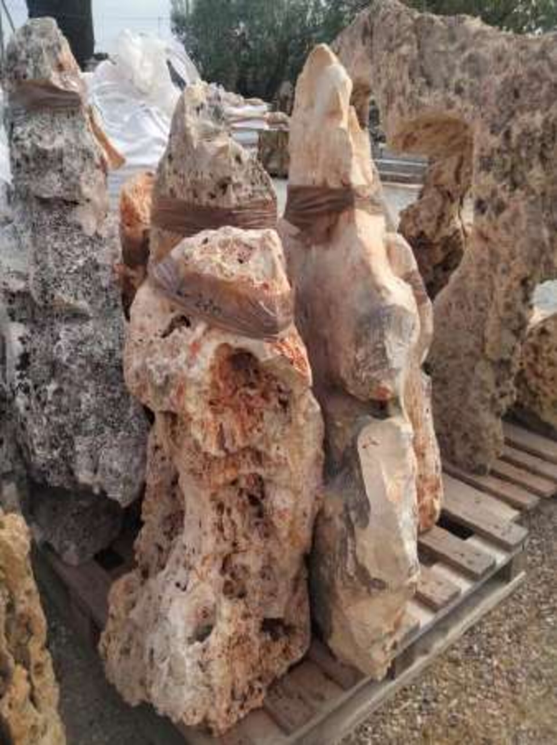 Cuori e Colonne in Pietra da Arredo Giardino Gjini Argjendi - Endi Pietra di Trani ART.098