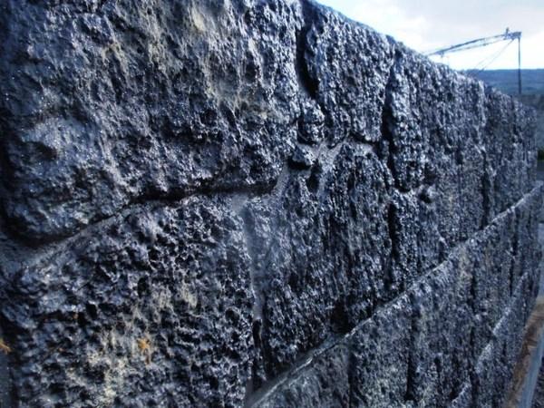 MURI DI CONTENIMENTO A SECCO TIPO PIETRA LAVICA ADRANO CALCESTRUZZI S.R.L. BLOCCHI PER MURI DI CONTENIMENTO A SECCO TIPO PIETRA LAVICA