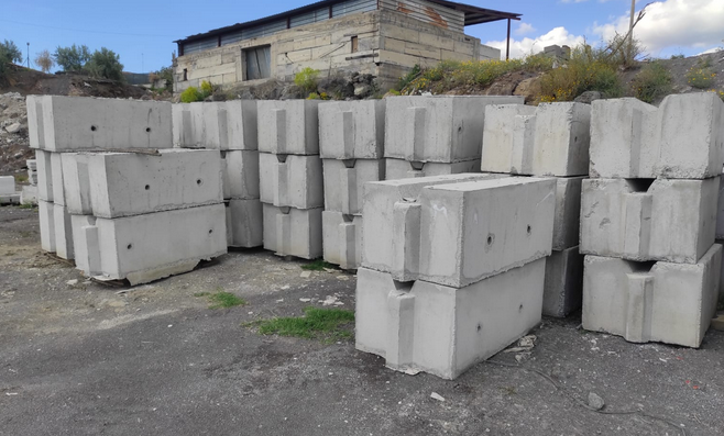 MURI DI CONTENIMENTO A SECCO ADRANO CALCESTRUZZI S.R.L. BLOCCHI PER MURI DI CONTENIMENTO A SECCO