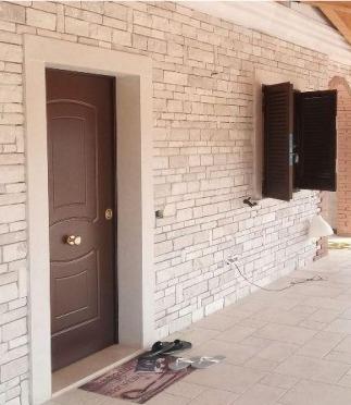 LISTELLO IN PIETRA RETROSEGATO ANTICATO E SCALPELLATO  spessore cm 2/3 altezza 6 e 10