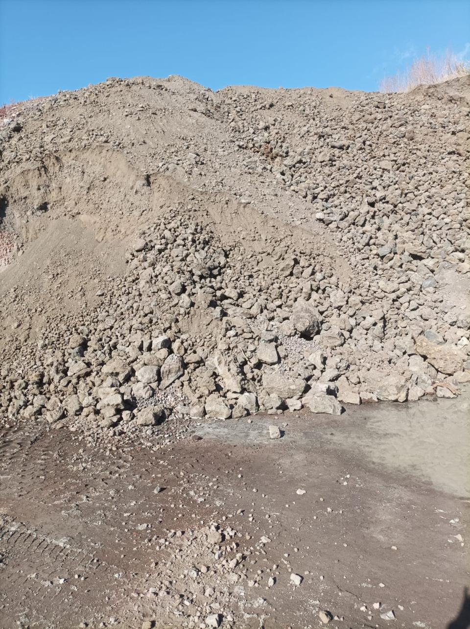 Fornitura e trasporto di Tout Venant di cava Adrano Calcestruzzi