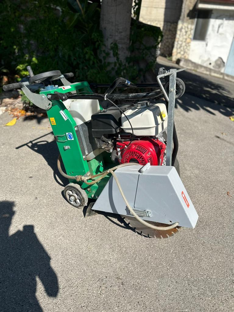 Taglia asfalto