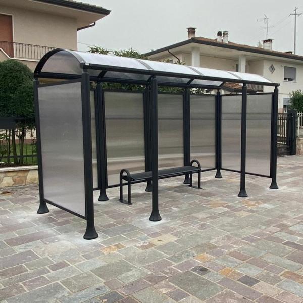 Pensilina per attesa bus Transit 4 moduli con pareti laterali