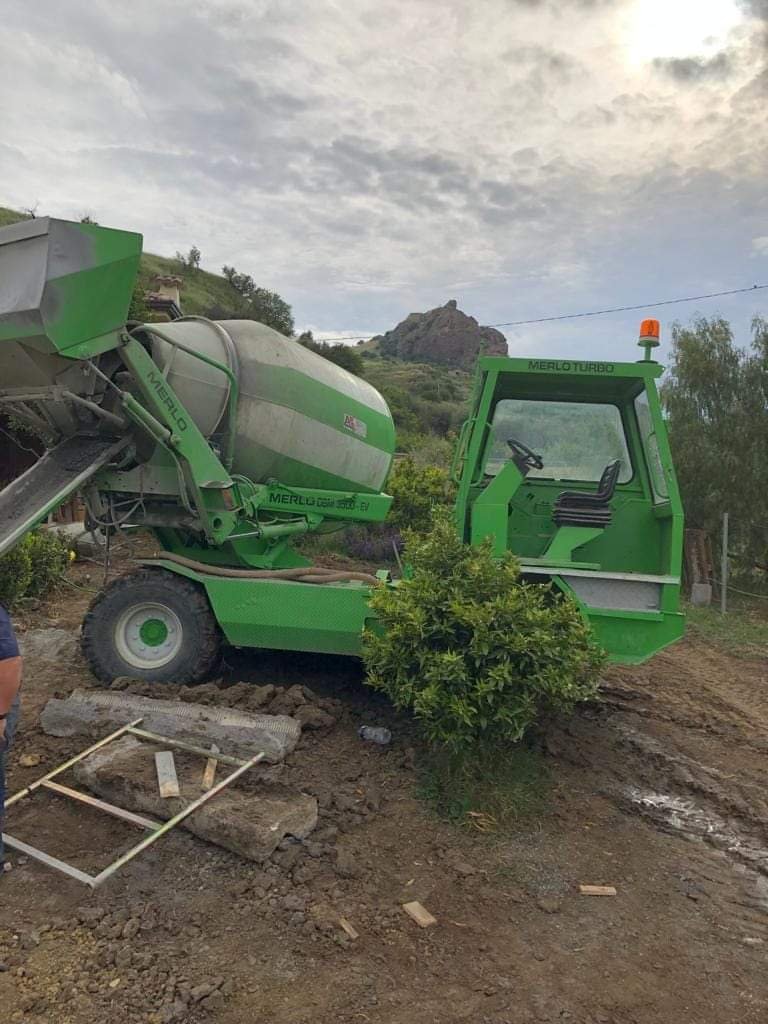 NOLEGGIO MINI BETONIERA ADRANO CALCESTRUZZI SRL AUTOCARICANTE