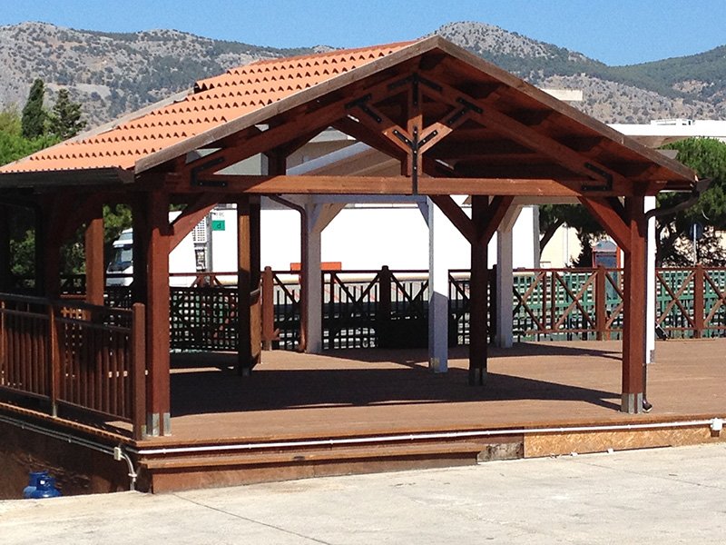 GAZEBO IN LEGNO MOD. CON CAPRIATA