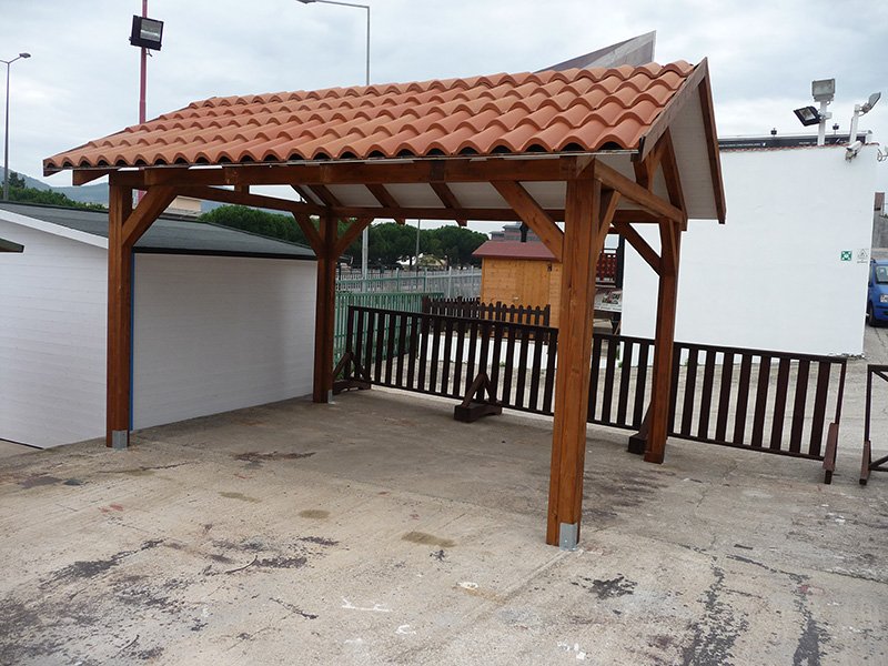 GAZEBO IN LEGNO MOD. CON CAPRIATA