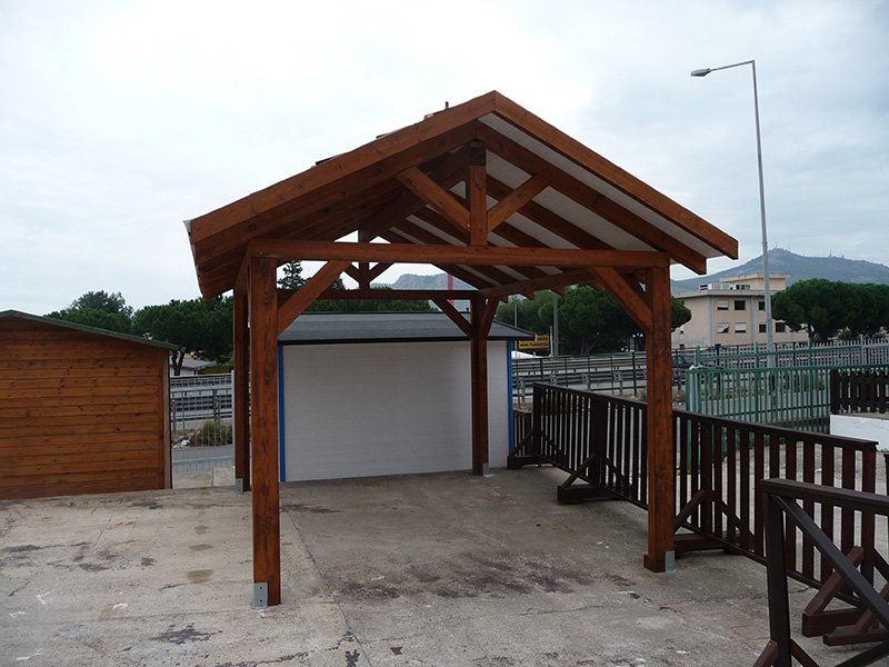 GAZEBO IN LEGNO MOD. CON CAPRIATA