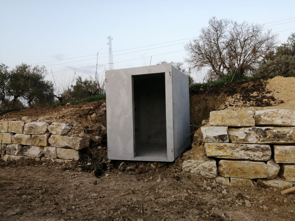 LOCALE TECNICO ADRANO CALCESTRUZZI IN CALCESTRUZZO