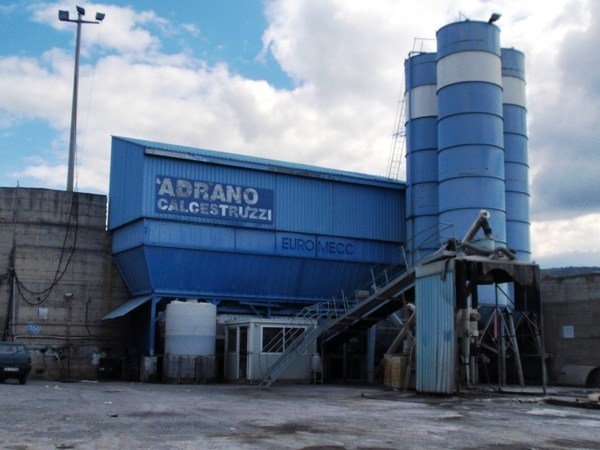 Produzione e trasporto calcestruzzo  ADRANO CALCESTRUZZI s.r.l.