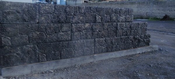 Blocchi in calcestruzzo effetto pietra lavica, Pesanblocklavestone ADRANO CALCESTRUZZI s.r.l.