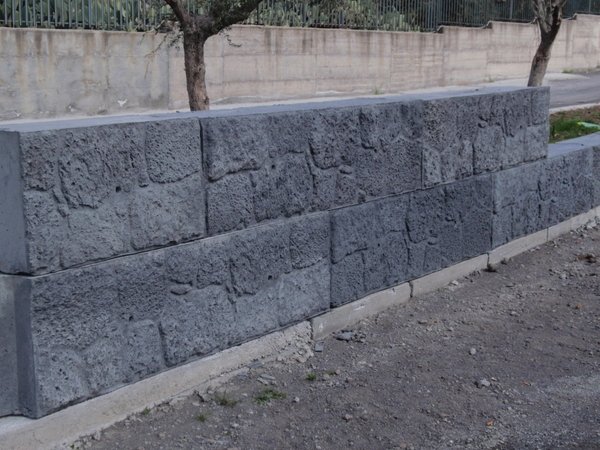 Blocchi in calcestruzzo effetto pietra lavica, Pesanblocklavestone ADRANO CALCESTRUZZI s.r.l.