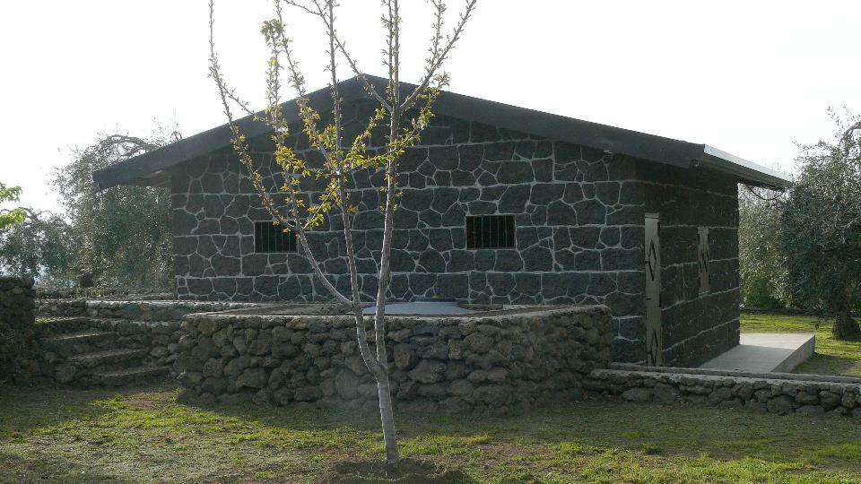 Pesanblocklavestonehome(Casa Prefabbricata in Pietra Lavica) ADRANO CALCESTRUZZI s.r.l. PIETRA LAVICA