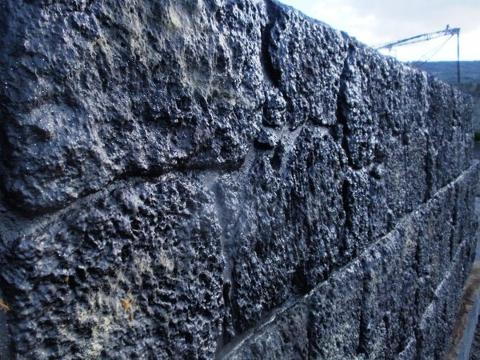 MURI DI CONTENIMENTO A SECCO TIPO PIETRA LAVICA ADRANO CALCESTRUZZI S.R.L. BLOCCHI PER MURI DI CONTENIMENTO A SECCO TIPO PIETRA LAVICA