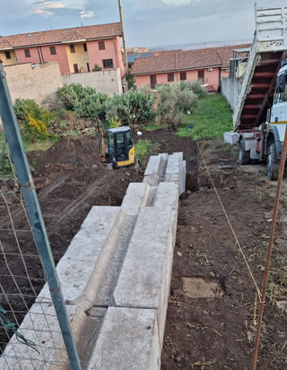 MURI DI CONTENIMENTO A SECCO ADRANO CALCESTRUZZI S.R.L. BLOCCHI PER MURI DI CONTENIMENTO A SECCO