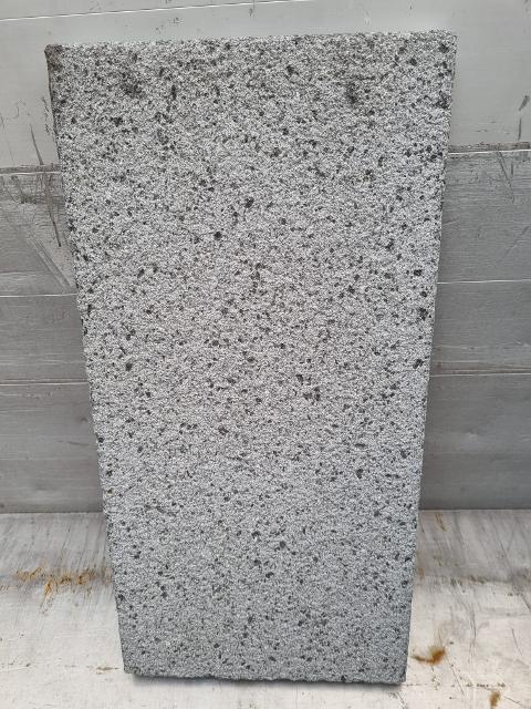 Pavimento in pietra Lavica pallinato 25x50x3cm Crosta Lavica