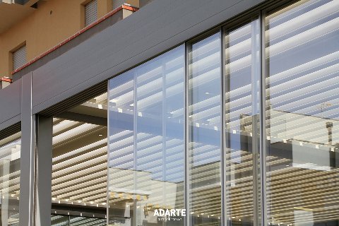 PERGOLE IN ALLUMINIO ADARTE MOD. VYSTA - VETRATE