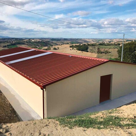 Capannone Pannellato in Acciaio Fixi per Uso Industriale Fixi Struttura prefabbricata industriale