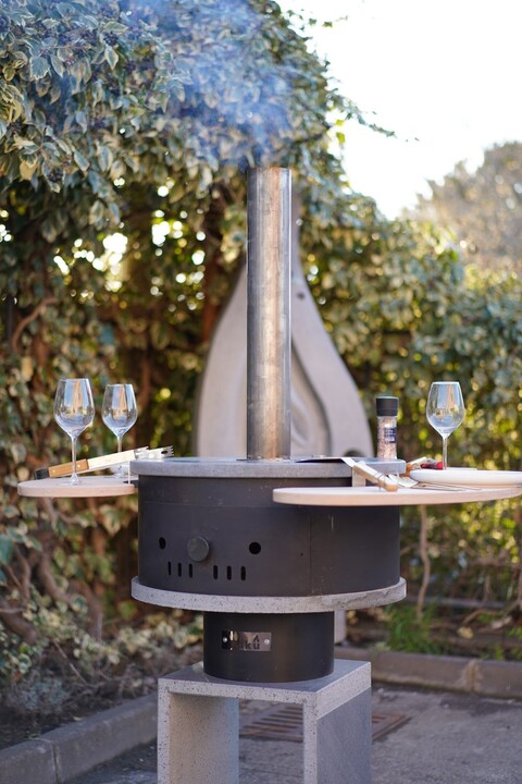 U-Fun con piano conviviale – Forno-barbecue a legna con tavolo in faggio e legnaia Foku UF-FOR-002