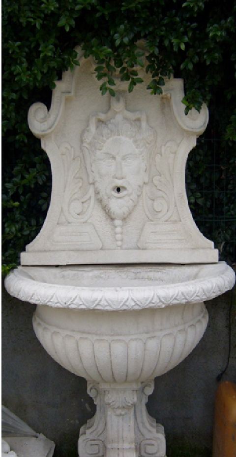 Fontana con mascherone  per arredo urbano , per esterno giardino. ADRANO CALCESTRUZZI s.r.l. SONO PRODOTTI IN CALCESTRUZZO VIBRO-COMPRESSO