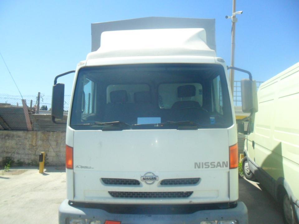 Nissan Cabstar centine e pedana Diesel