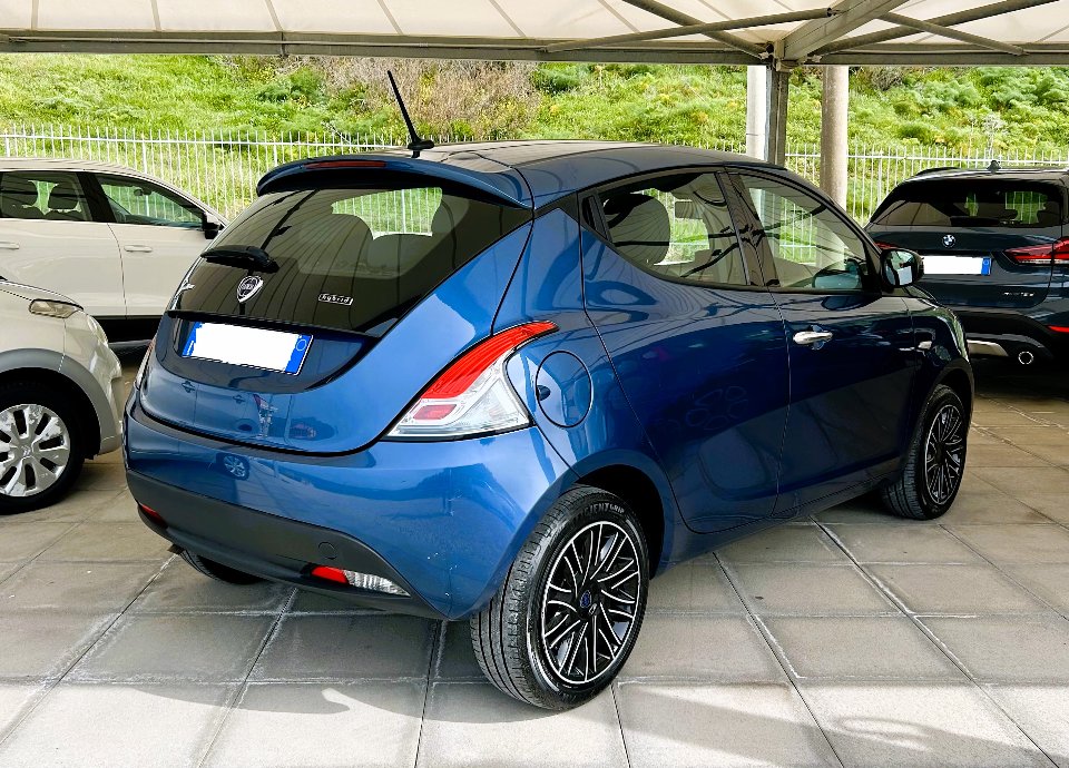 Lancia Ypsilon 1.0 FireFly 70cv s&s Hybrid Silver Plus Benzina