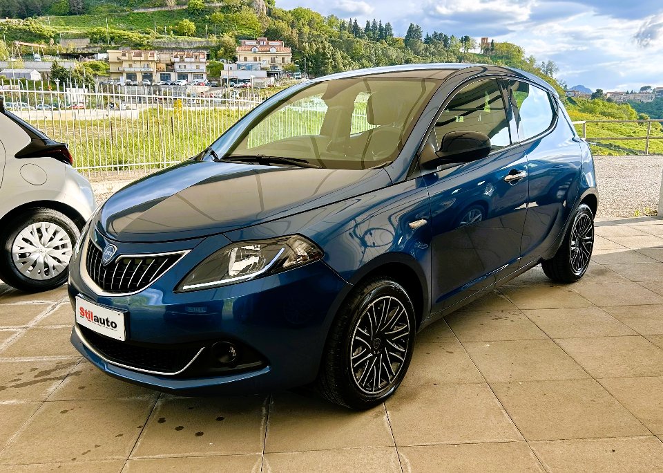 Lancia Ypsilon 1.0 FireFly 70cv s&s Hybrid Gold Elettrica / Benzina