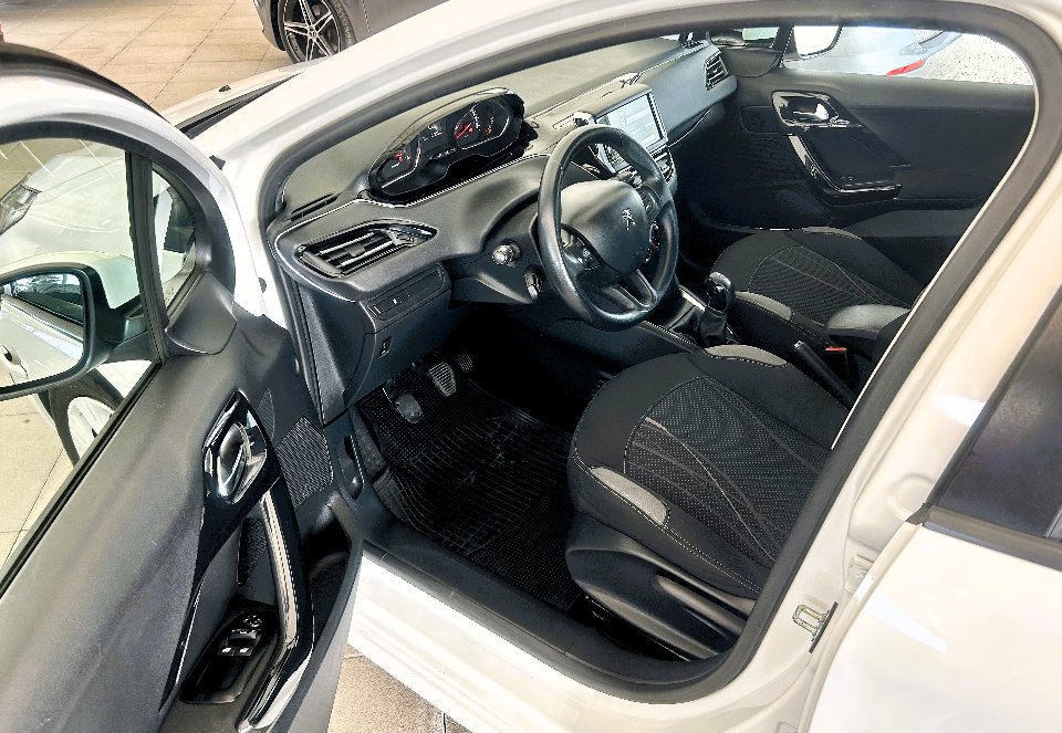 Peugeot 208 1.4 Hdi Active 5P. Diesel