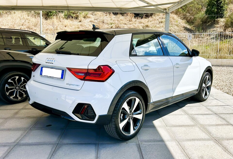 Audi A1 Citycarver 30 TFSI Identity Contrast Benzina