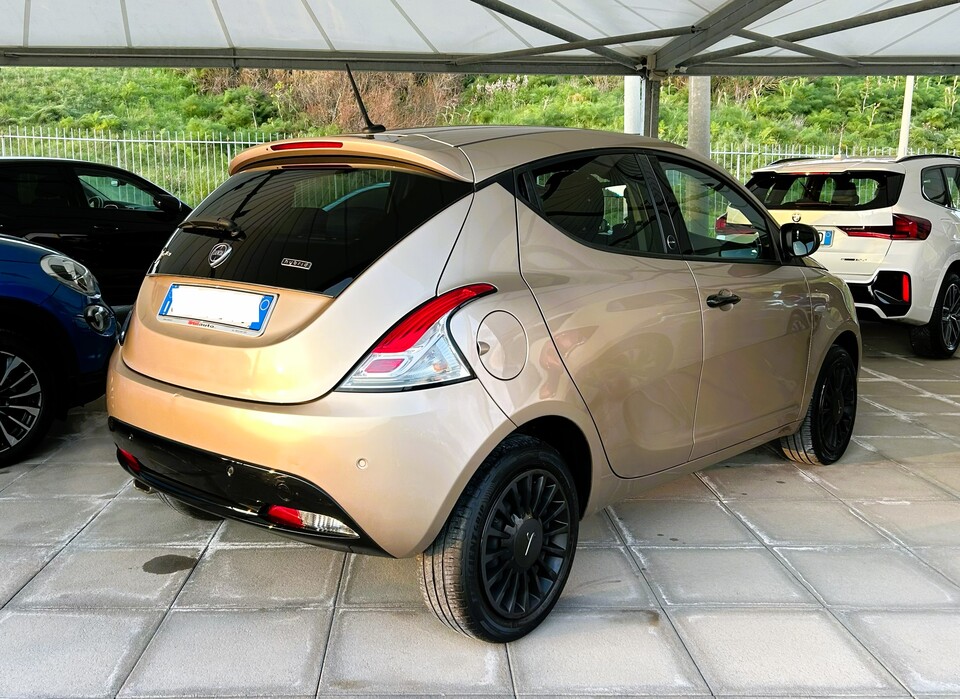 Lancia Ypsilon 1.0 Hybrid Ecochic Benzina / Diesel