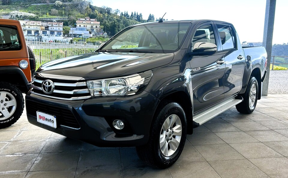 Toyota Hilux 2.4 D-4D 4WD 4 porte Double Cab Lounge   *VENDUTO* Diesel