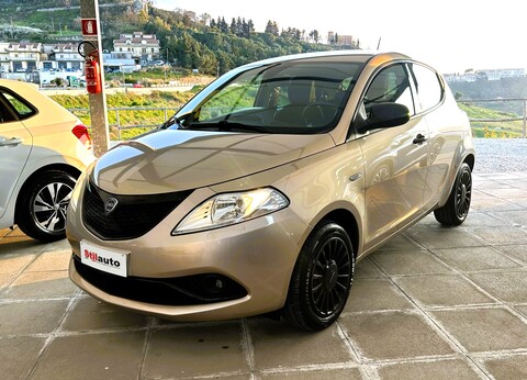Lancia Ypsilon 1.0 Hybrid Ecochic Benzina / Diesel