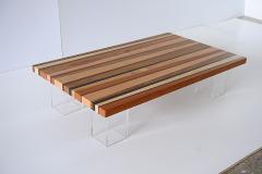 Tavolino in Legno con piedi in Plexiglass Invenzione d'Arredamento Rettangolare